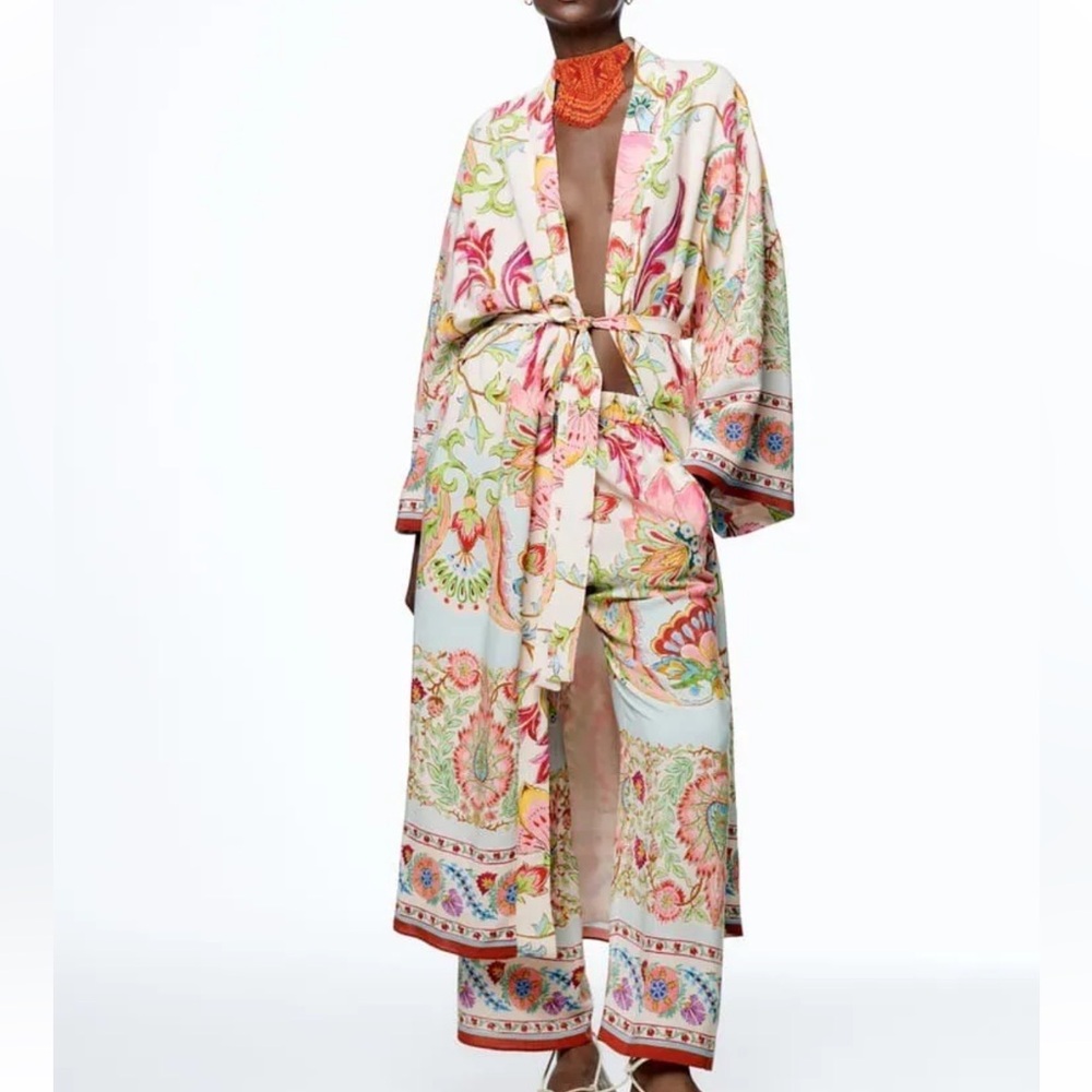 Zara blogger favorite floral kimono robe and pants co-ord set